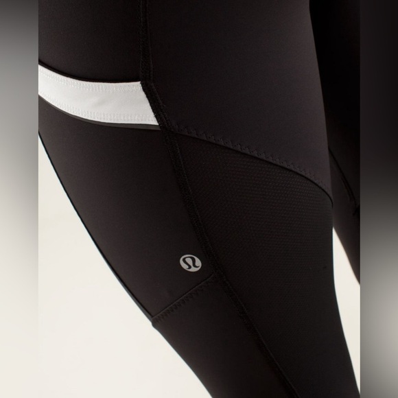 Lululemon Athletica Run: Mod Moves Crop in Black / White women’s size 8 - Picture 8 of 14